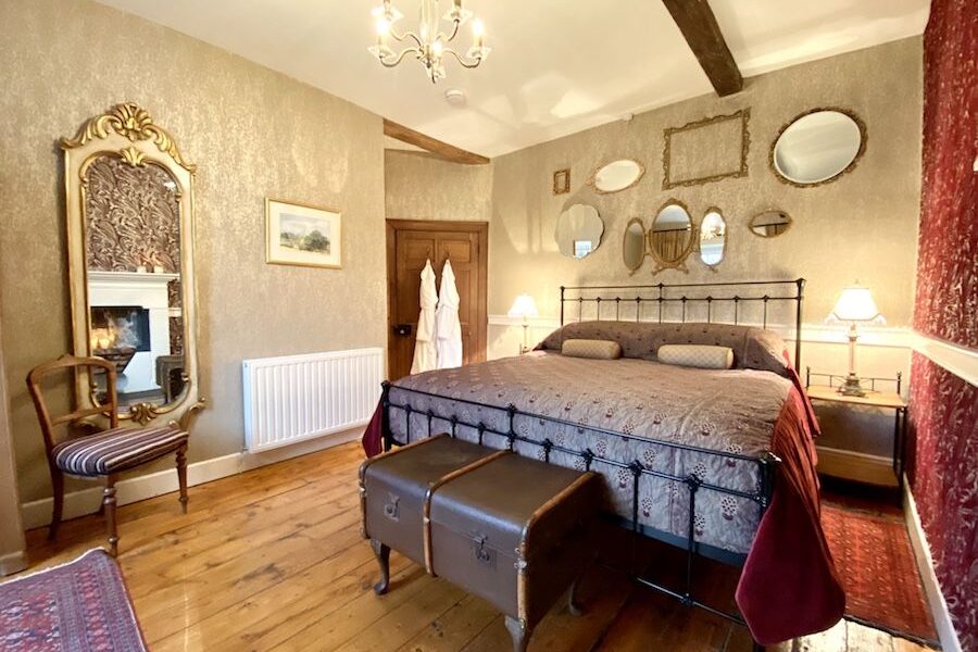DG-FH-Bed-1-mirrordoor-900 Farmhouse Room 1